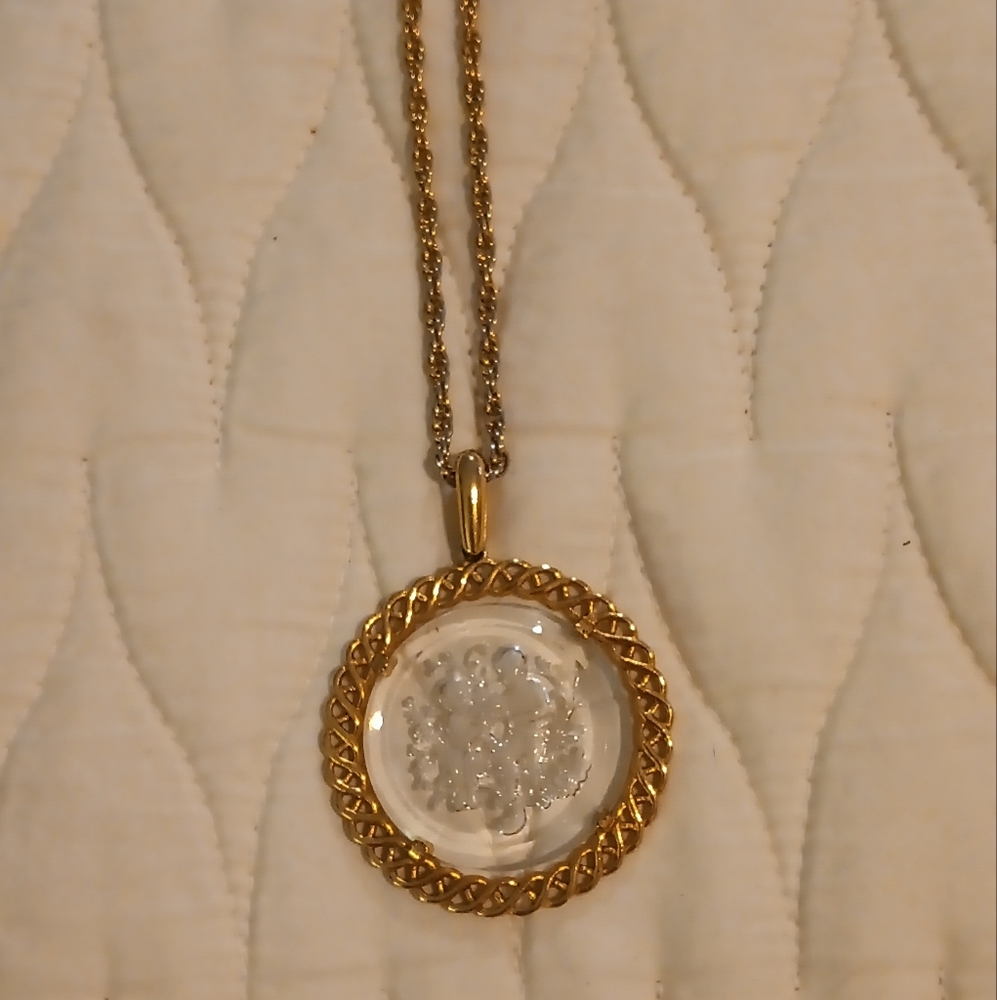 Elegant Gold  Trifari Pendant Necklace